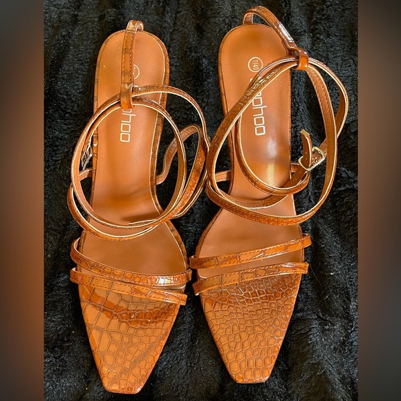 Boohoo Women's Brown Strappy Heels. Size 7 - Picture 2 of 7